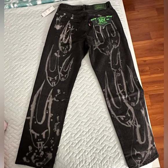 Levi’s 501 Denim Jean - Picture 2 of 6